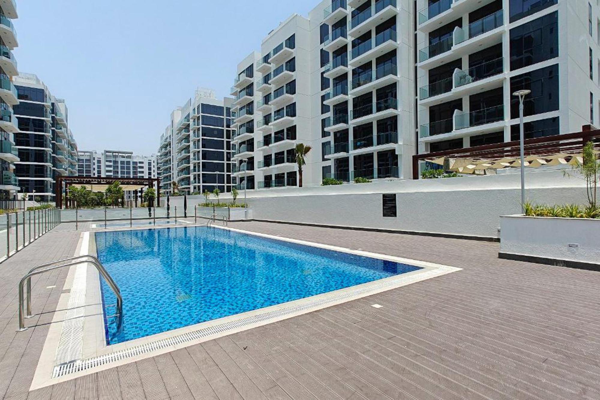 Pool View & 2 Adults 2 Kids & Brand New & Czechin Dubaï