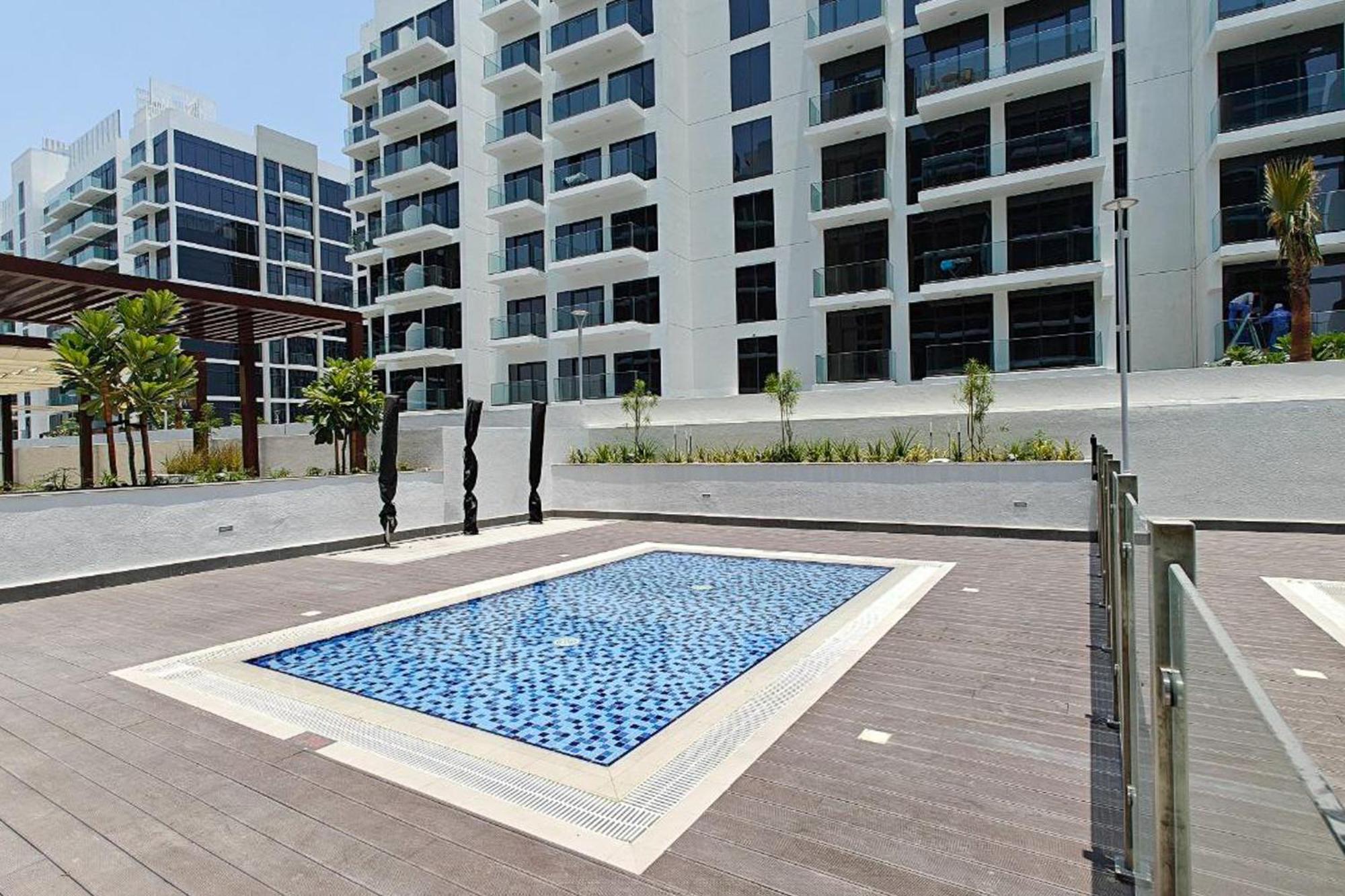 Pool View & 2 Adults 2 Kids & Brand New & Czechin