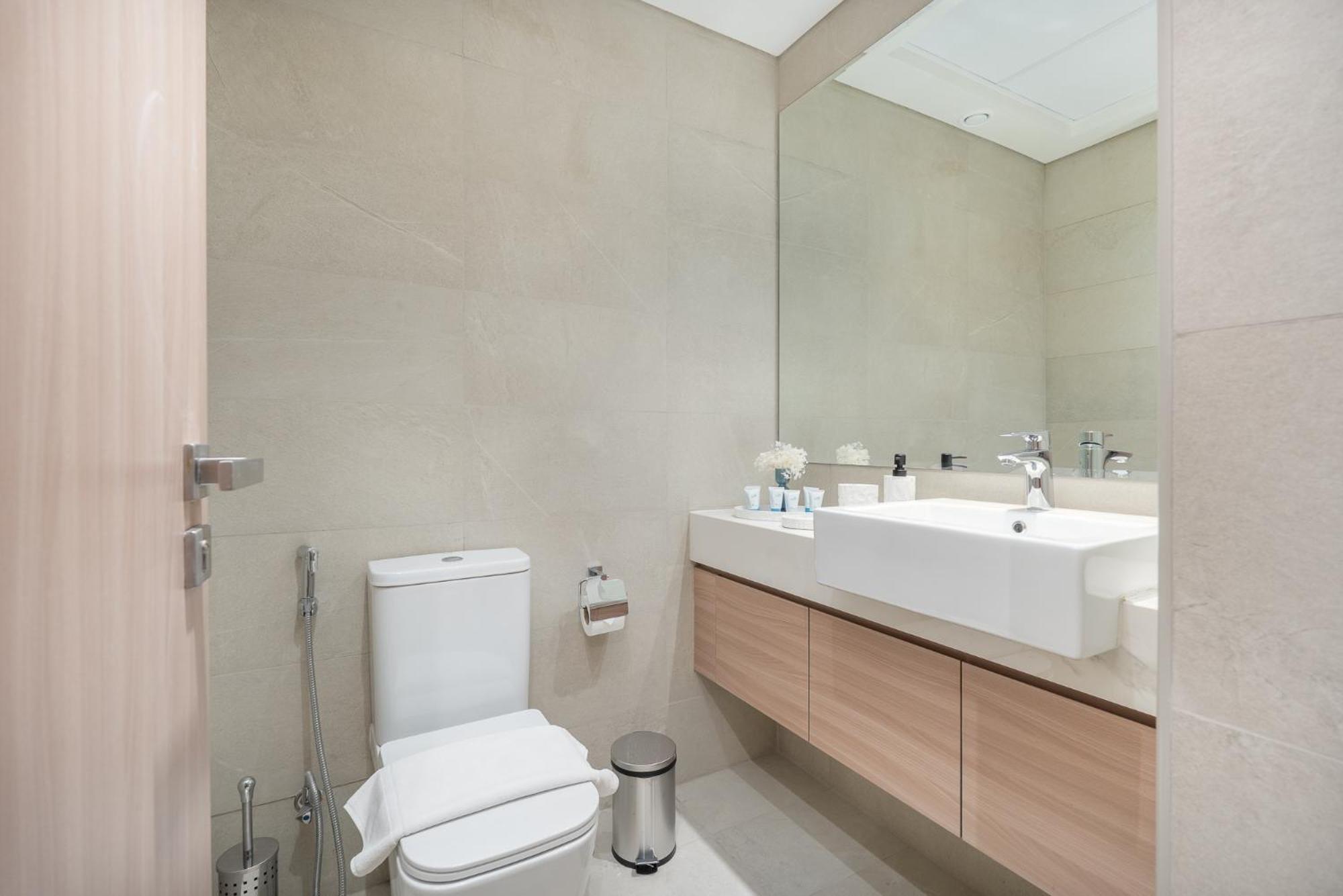 Appartement Pool View & 2 Adults 2 Kids & Brand New & Czechin Dubaï